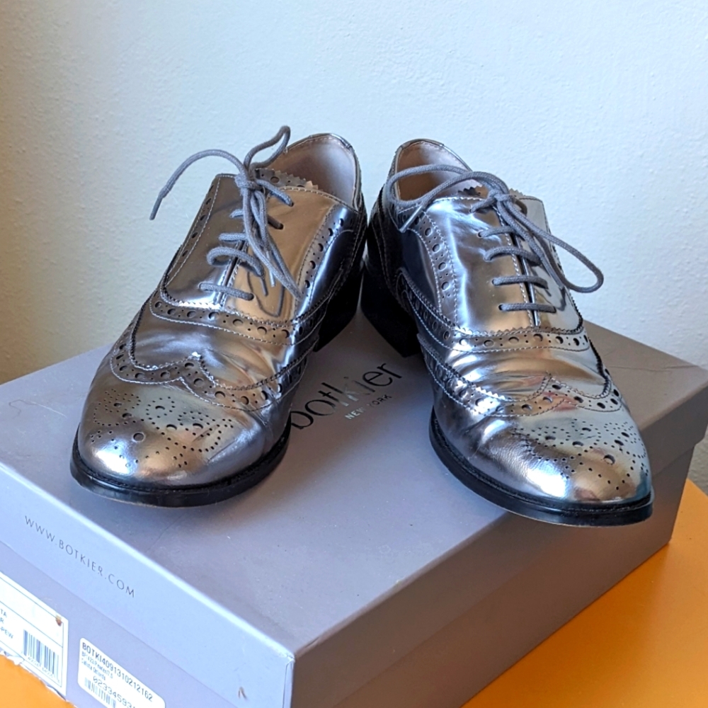 Size 7.5 Chrome Silver Botkier Oxfords